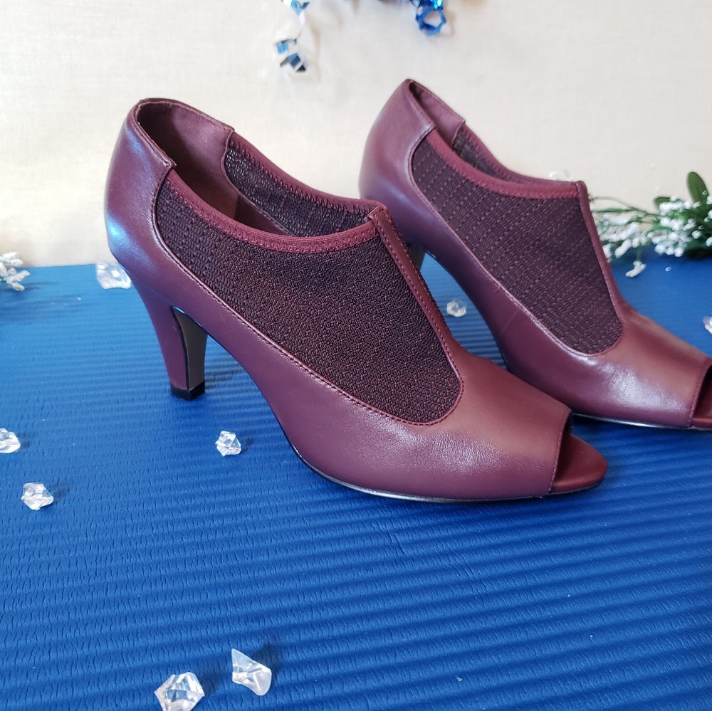 NIB Bella Vita burgundy Ninette peep toe heel - Picture 5 of 8
